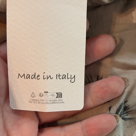 Made In Italy Size Small Medium Stretchy pants NWT Skinny leg or roll to capri - Picture 3 of 11